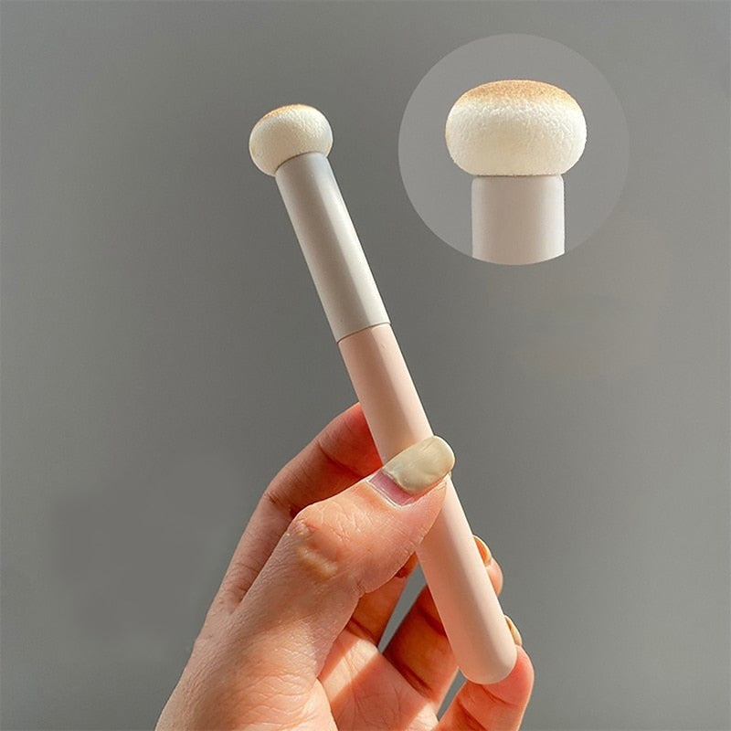 Small Mushroom Concealer Brush