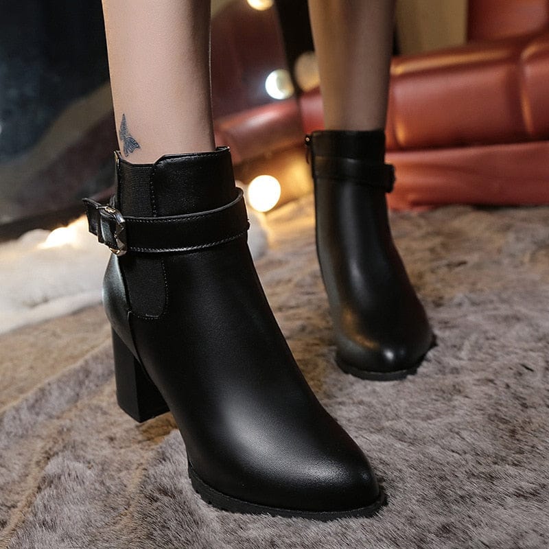 Ladies Pointed Toe Black Leather Shoes